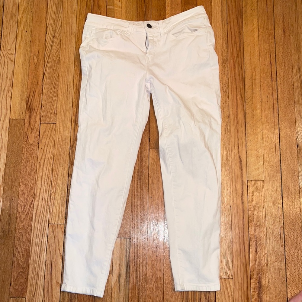 EUC White Yummie jeans 30 (10-12) stretchy